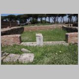 0976 ostia - regio ii - insula viii - quattro tempietti (ii,viii,2) - cella des rechten tempels.jpg